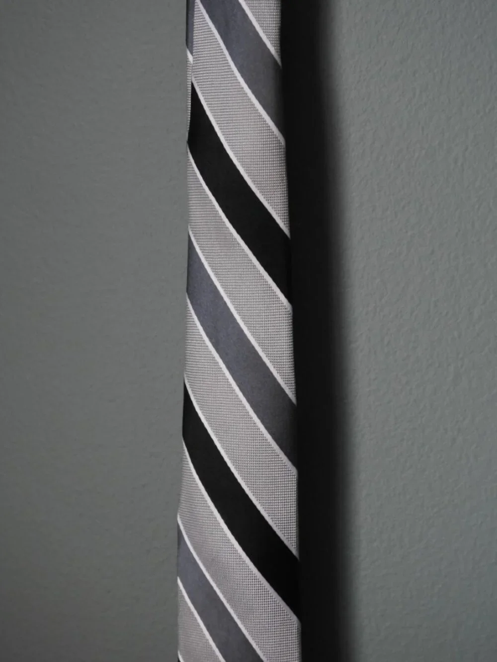 3/$15 Express Black and Gray Design Men's Business Tie